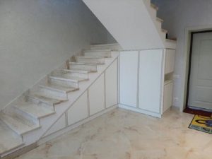 Пространство под лестницей