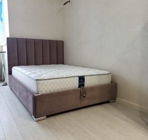 Кровать