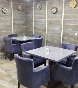 Мягкие стулья в кофейню